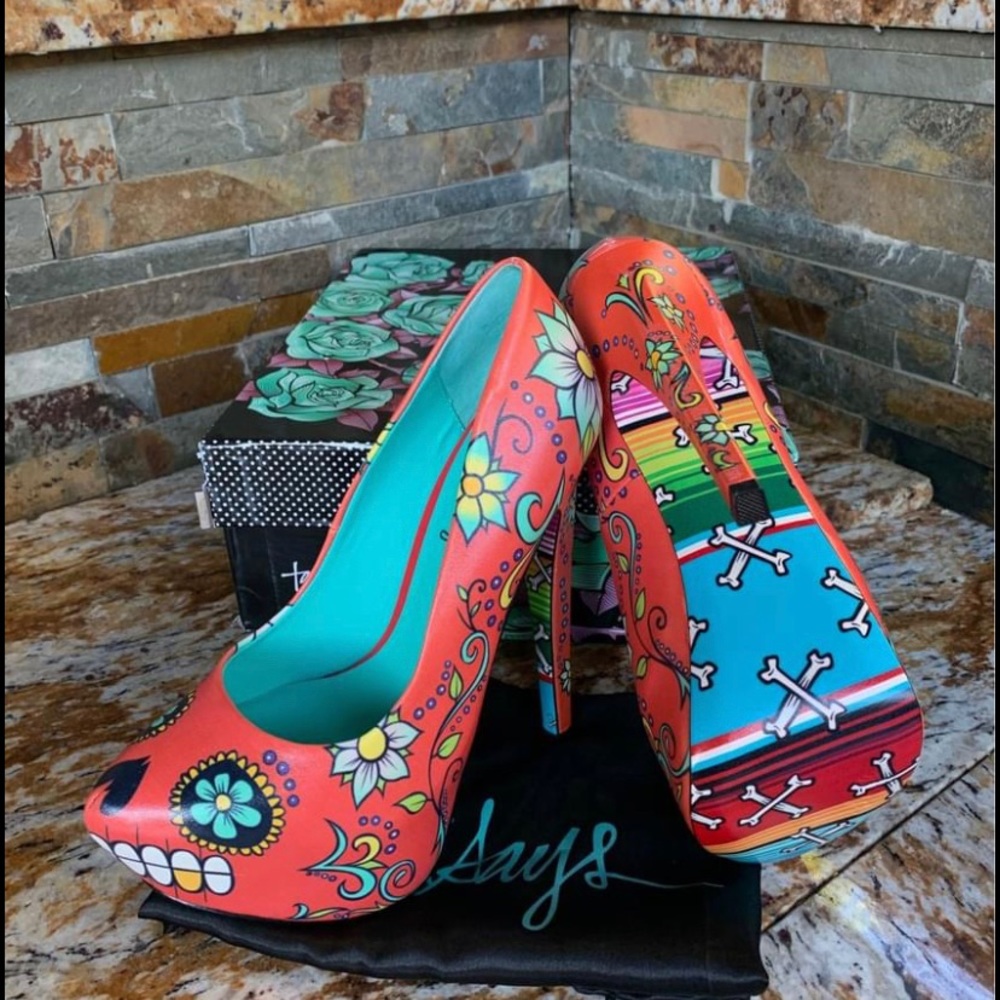 New SZ 7 Sugar Skull high heels by Taylor Reeves.